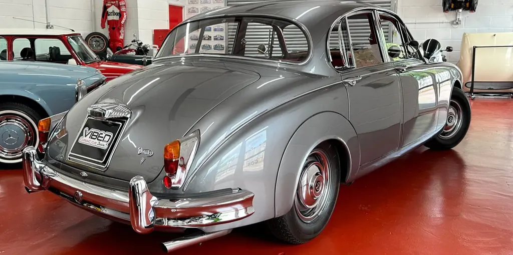 Daimler 2.5 v8  se7o2bt7zxw5pe9p3crmc
