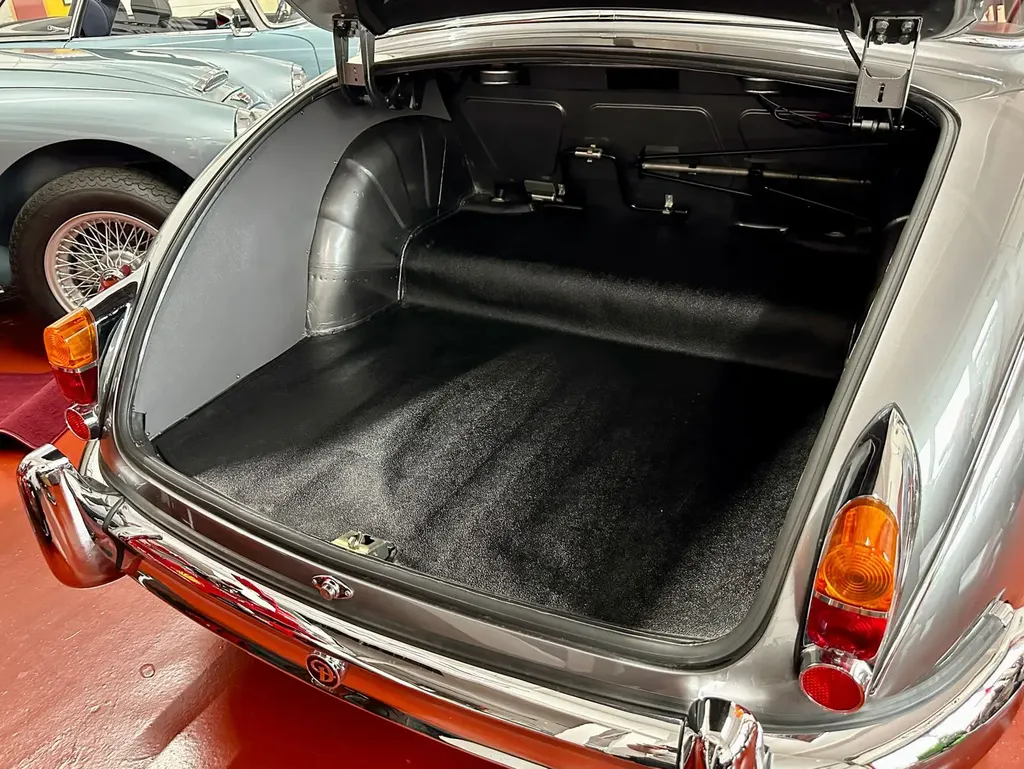 Daimler 2.5 v8  t7dztkjtgqgxqrxi0lllw