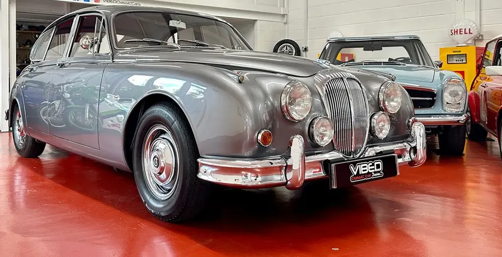 Daimler 2.5 v8  ucx6on0uvv0ml2gs5 hb 