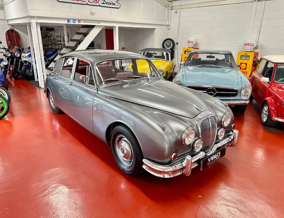 Daimler 2.5 v8  gvkle3zlq0wntqcagztah