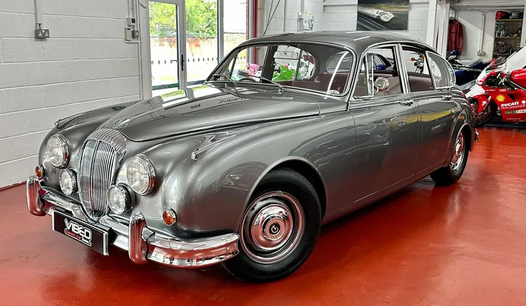Daimler 2.5 v8  m8lxlaqtxfbwb5t4wwvxs