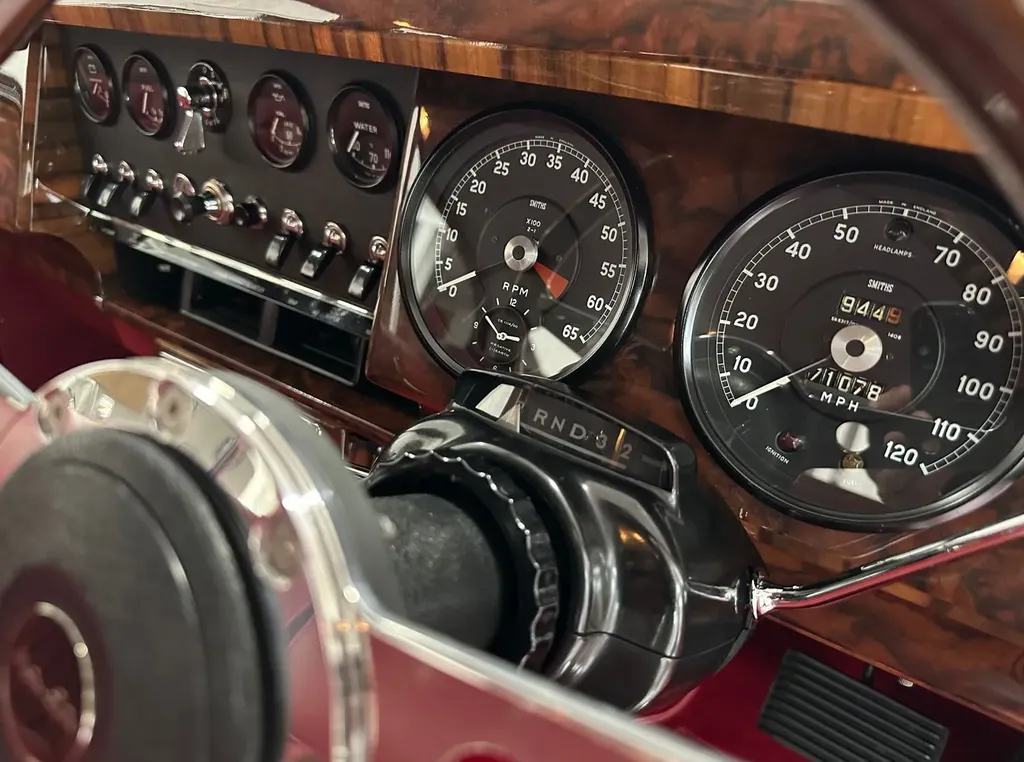 Daimler 2.5 v8  z0lpiecjnegeqifxybsqg
