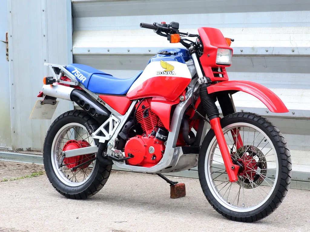 Honda xlv750r  8orzxvtcokzucfzlej r6