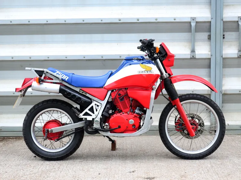 Honda xlv750r  92uqtmvaendbj8ar3moe0
