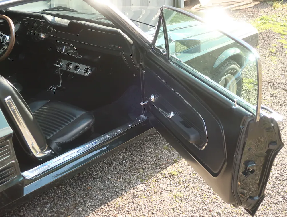 Ford mustang 9rsjtwrcrjebe30bcbpp9