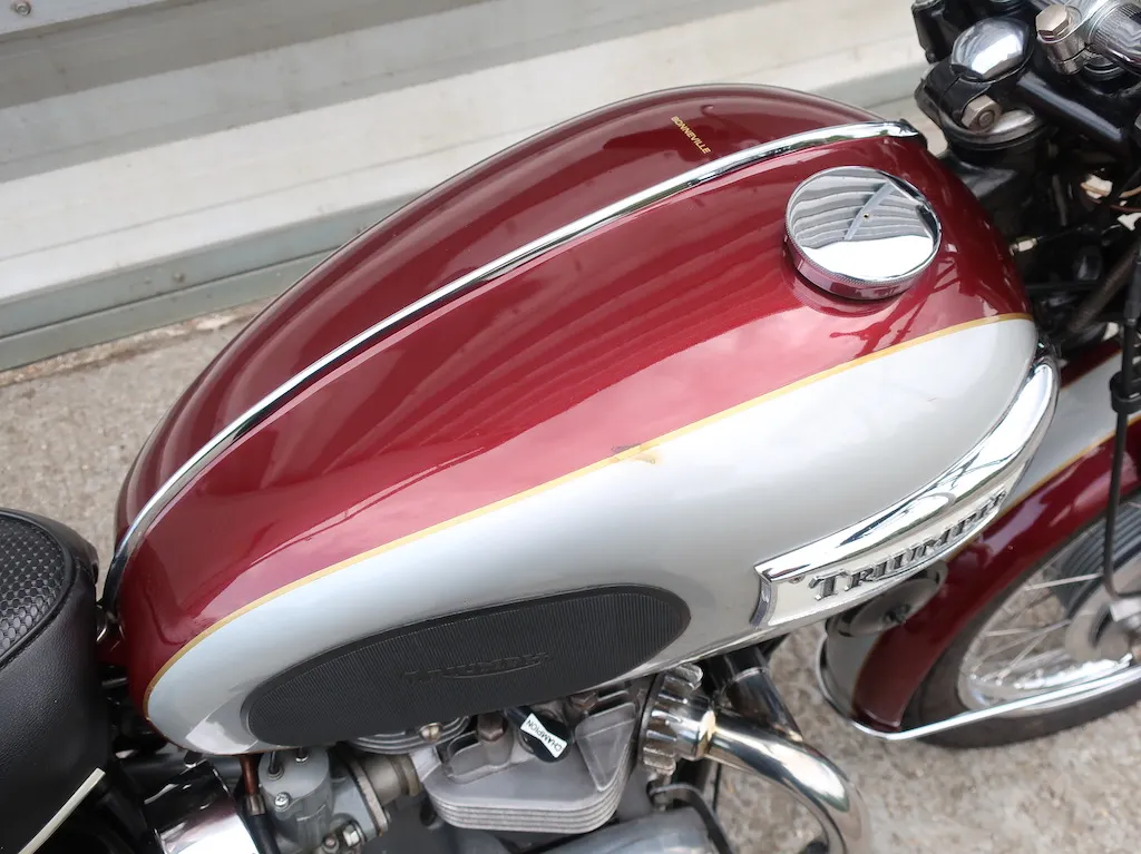 Triumph  bonneville f05ae3fs7zgr8q3d3fpcl