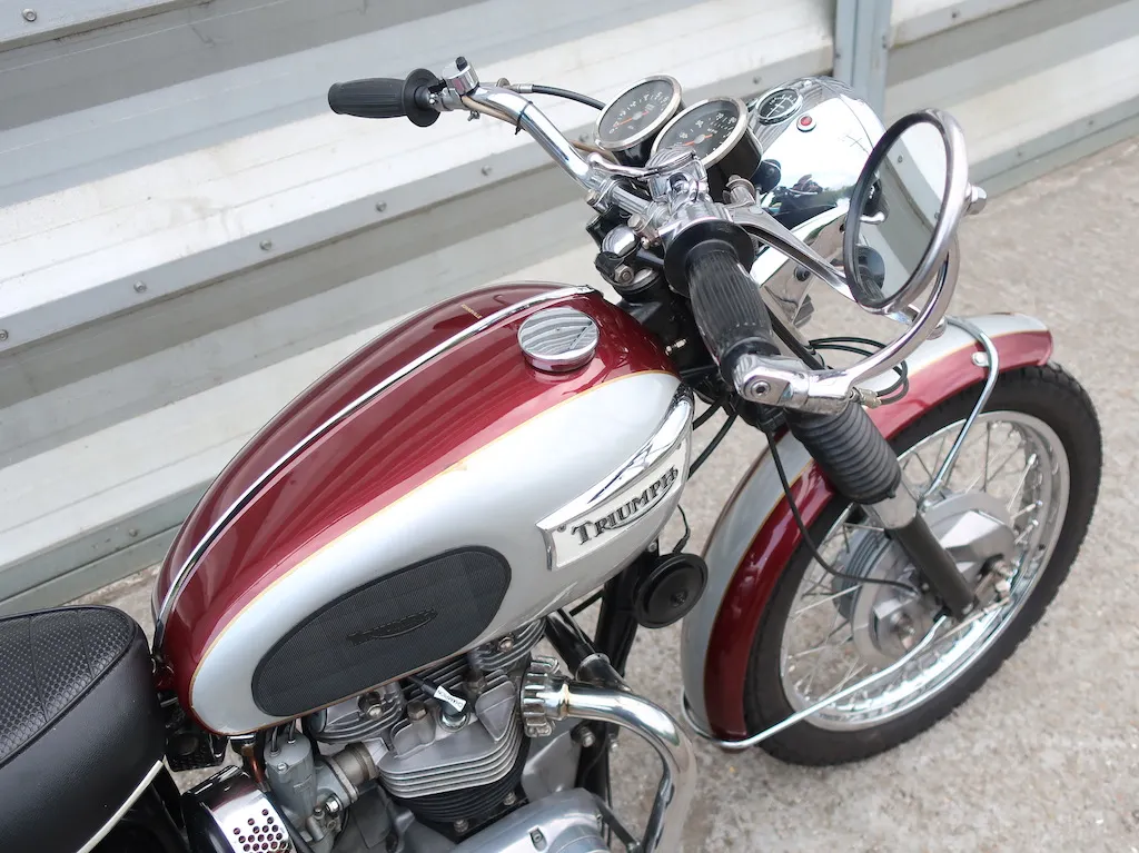 Triumph  bonneville jagjrpgvu24qqjclscm87