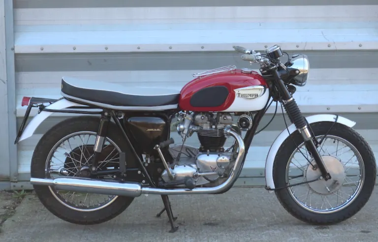 Triumph t120   z9bv42xzz2u2q vuf4ym 