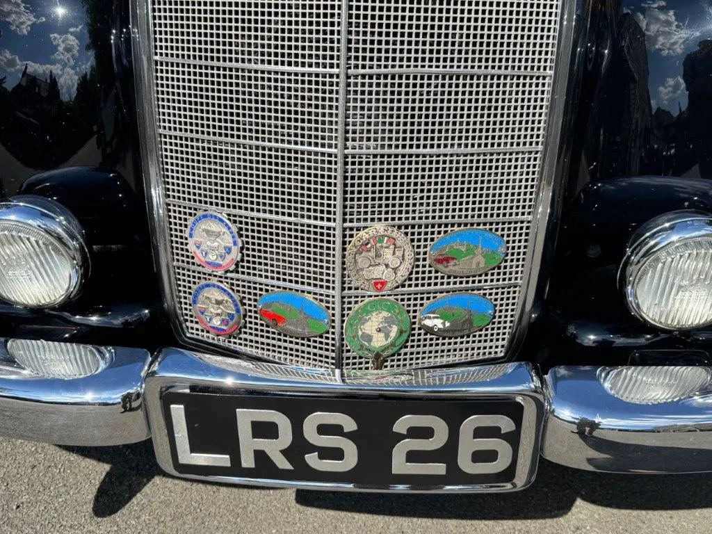 Mercedes benz 220s n nvottxhkepoiultq6lv