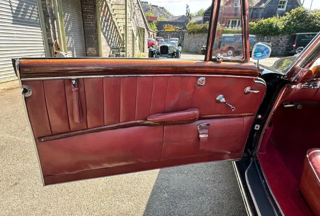 Mercedes benz 220s dhcszli9ntsqognbcw  y