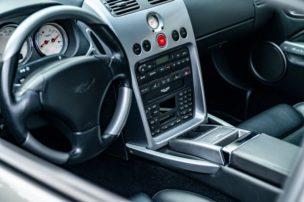 Aston martin vanquish pre production  delivery mileage  am heritage status 13nwxfsw uwum9n 76o n
