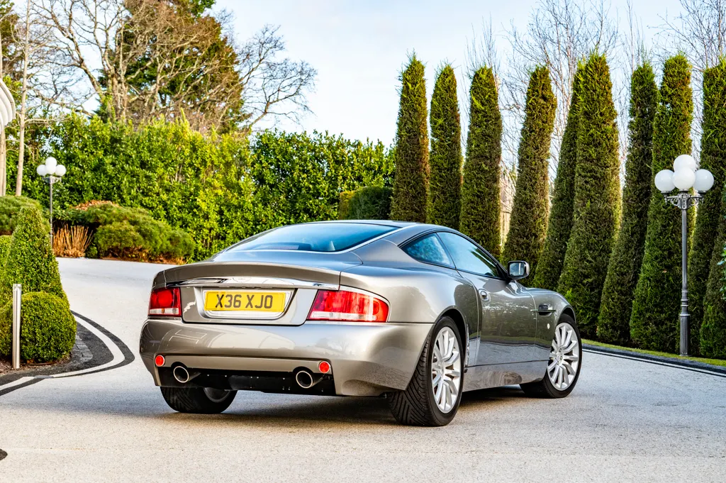 Aston martin vanquish pre production  delivery mileage  am heritage status cjb526czregxkjmpdxrpq