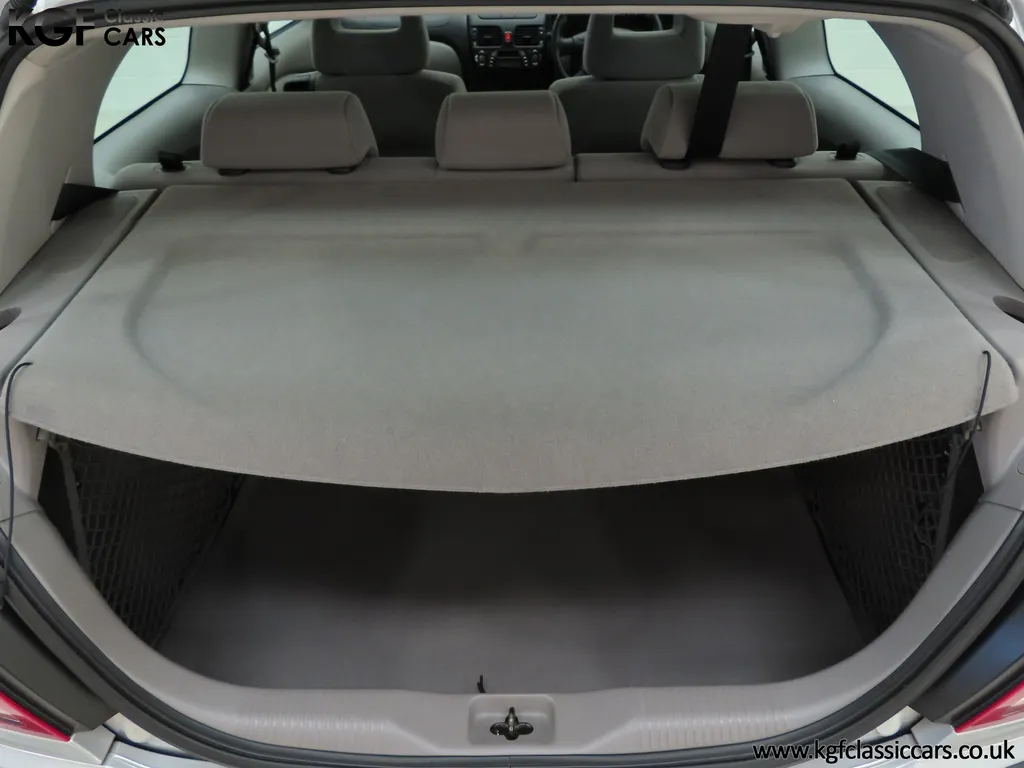 Nissan almera d5sz23i7iihppg1u1aian