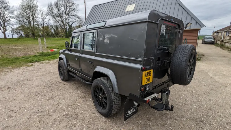 Land rover defender 03gnaxg0qmmup1wqtgchl