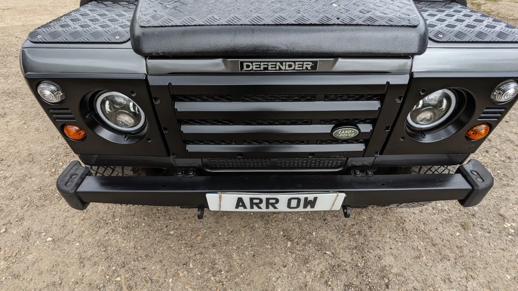 Land rover defender chldog imwxcdfiuc2ygf