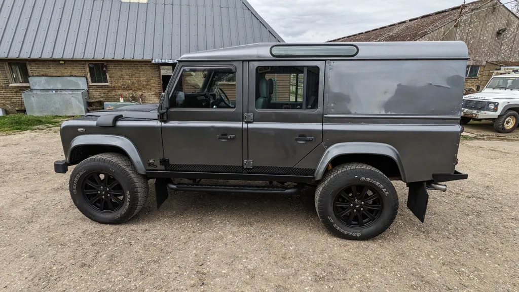 Land rover defender sbntwaaefzckeogs4nfc 