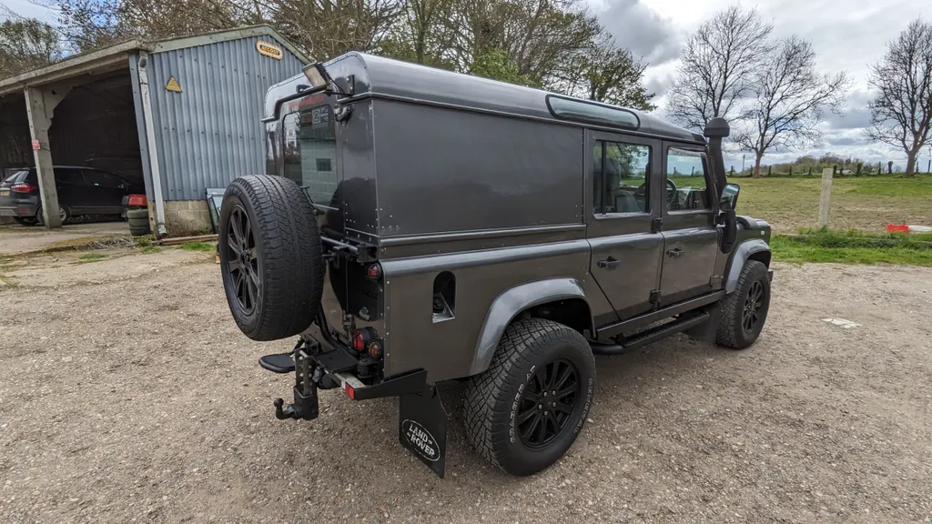 Land rover defender z5df12jdxluo9eefkfixu