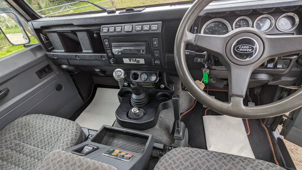 Land rover defender  lcxlopdv61p vhg7nfzi