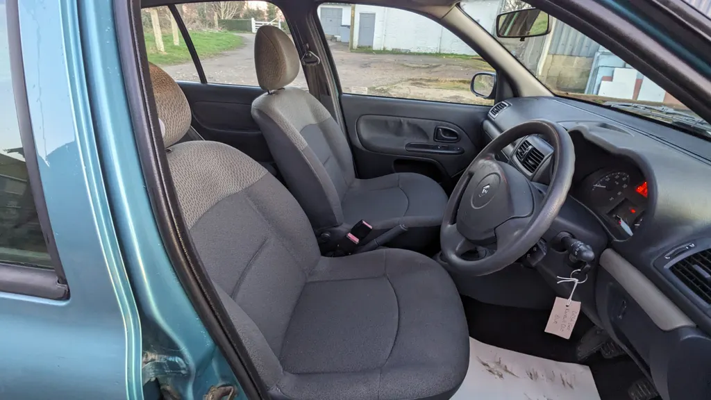 Renault clio d9is8itfs6bqrdxsjnqkp