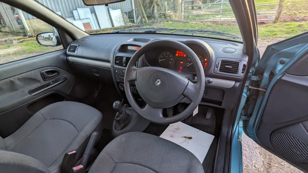 Renault clio xgxjsvkoe52ikxsdvcefs