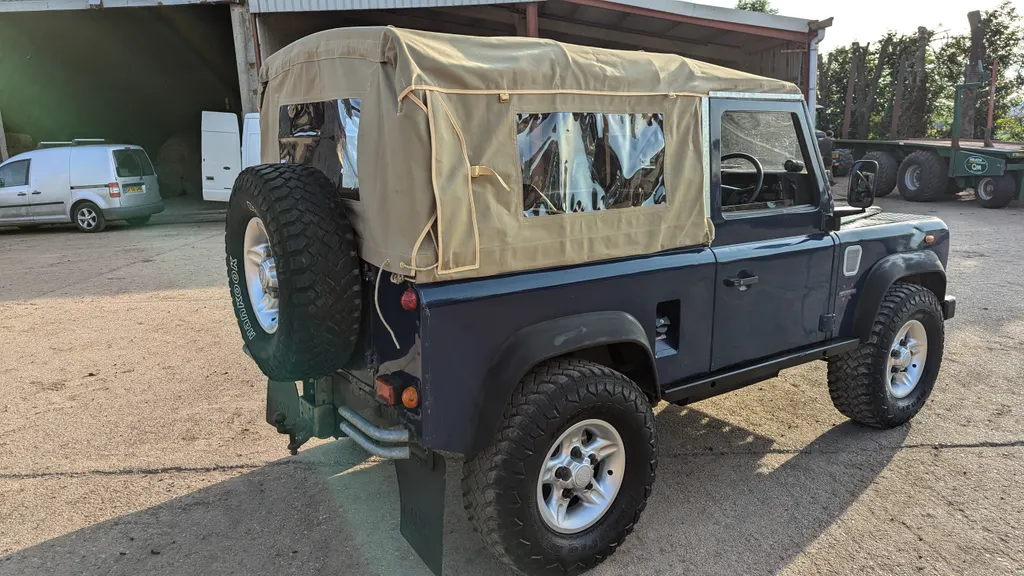 Land rover defender 90 1u8f6qzzcuinewflv3wqv
