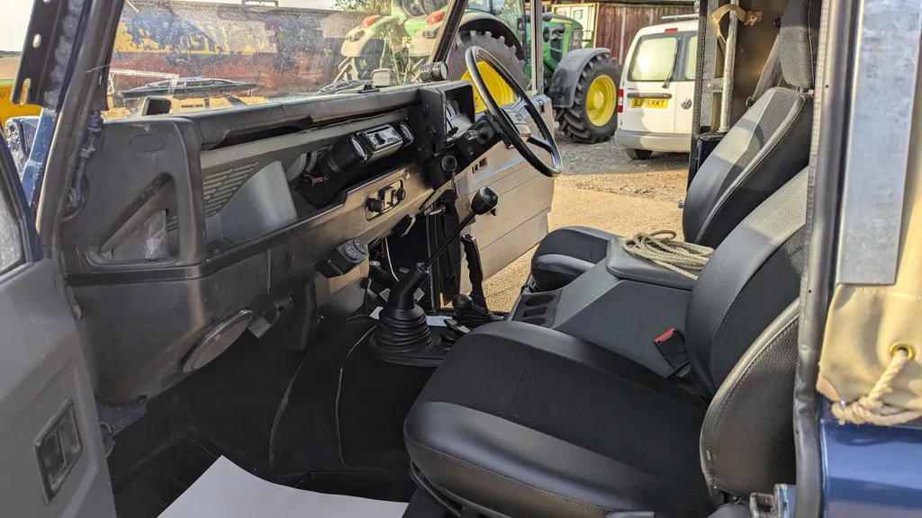 Land rover defender 90 3sgbd2qm8mdspor 6wa2y