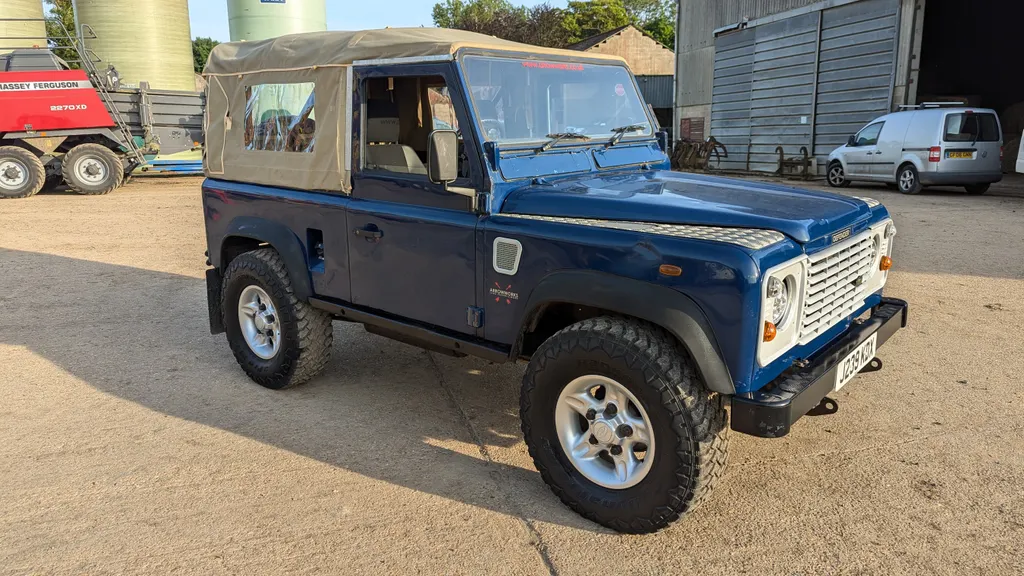 Land rover defender 90 evwx9k6w fyfv76ldrmyl