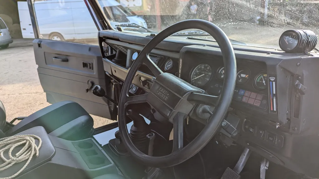 Land rover defender 90 qcuozvathrzyowpyrvxrg