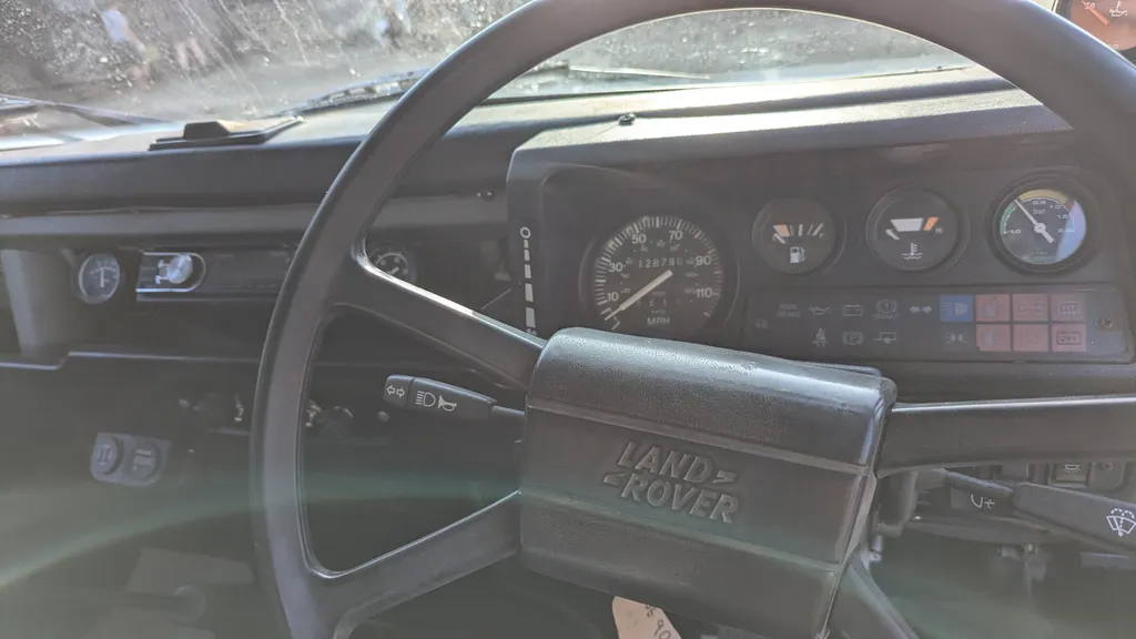 Land rover defender 90 qjk8seljtgrio4d4okhyq
