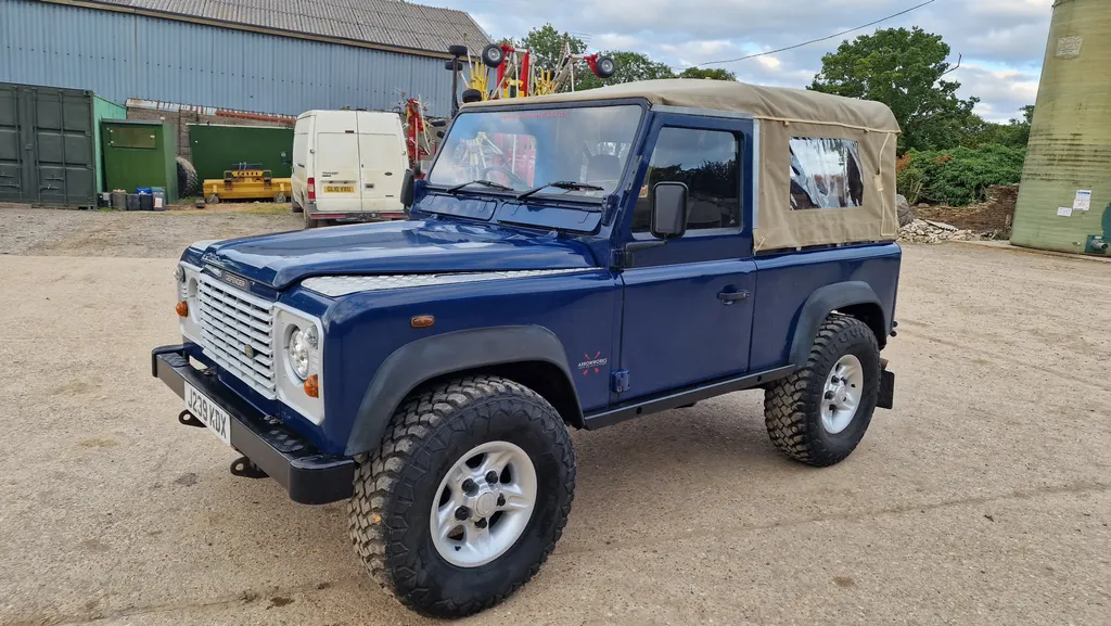 Land rover defender 90 vouivaklpr7yivpdt9poy