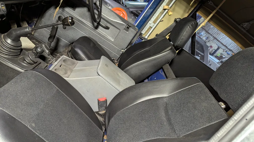 Land rover defender 90 ynkcaw sdmqpmouwv0mp2