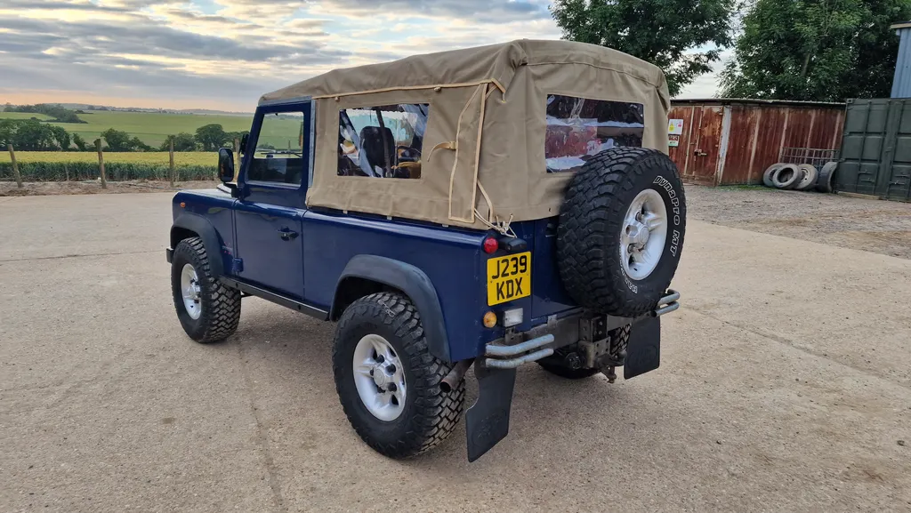 Land rover defender 90 mr5soe4jrk4tsvltb3vyz