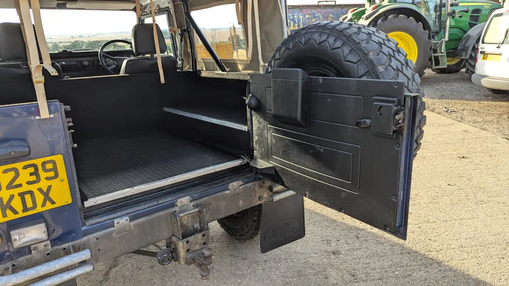 Land rover defender 90 rq76rt6yx05wucvh 17aw