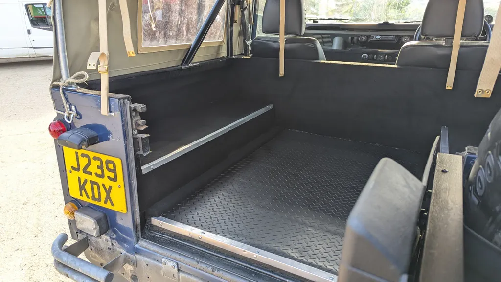 Land rover defender 90 x6bhsobtkhntqv vqkaog