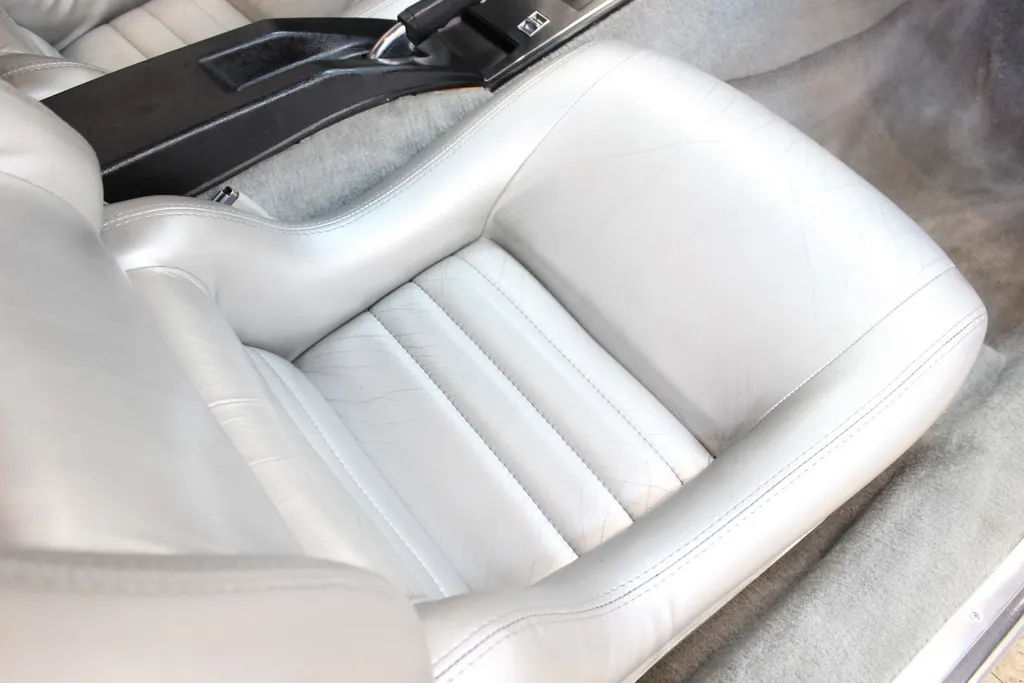 1981 chevrolet  corvette c3 350 v8 auto   restored  5t96sabxw5wlvakwpwltl