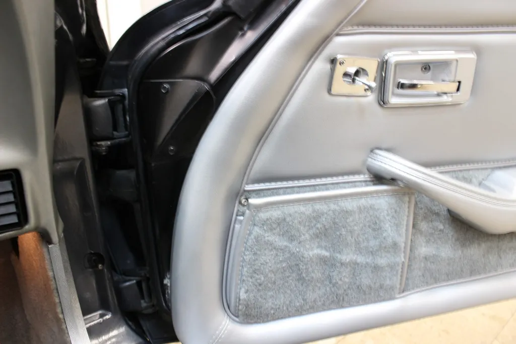 1981 chevrolet  corvette c3 350 v8 auto   restored  dynrgumxjdfxh4olr68m7