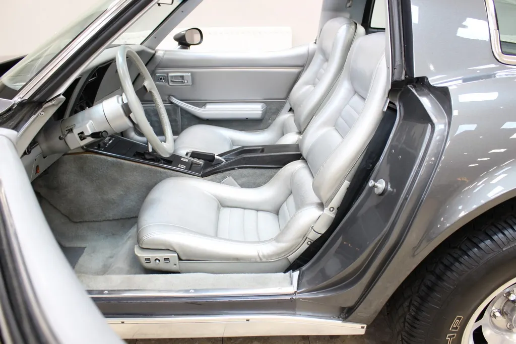 1981 chevrolet  corvette c3 350 v8 auto   restored  g1h2gleqeboxyflirpo y