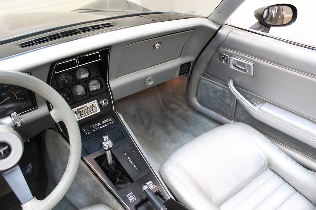 1981 chevrolet  corvette c3 350 v8 auto   restored  ocibuttpzp35h2uy3qr8o