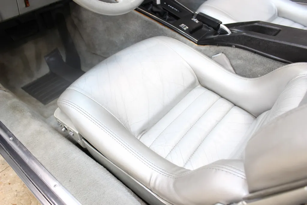 1981 chevrolet  corvette c3 350 v8 auto   restored  z6qpexjiakhxizexqyv9l