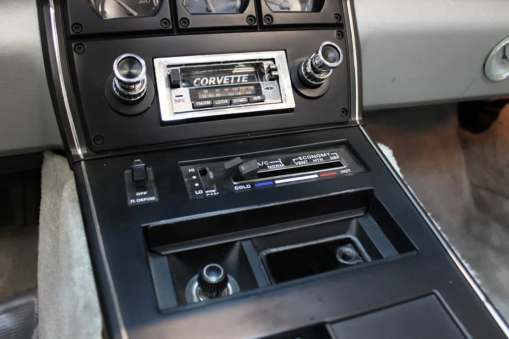 1981 chevrolet  corvette c3 350 v8 auto   restored   p77zt1giljzx3vi dya0