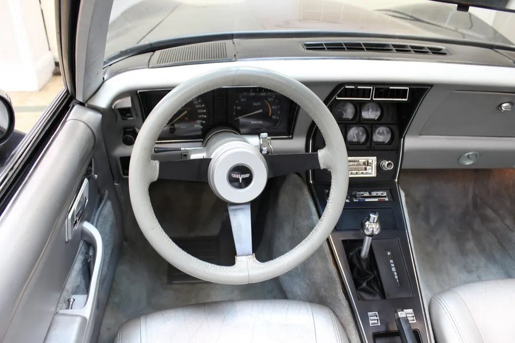1981 chevrolet  corvette c3 350 v8 auto   restored  ialg1jvy5kpowgejy6stv