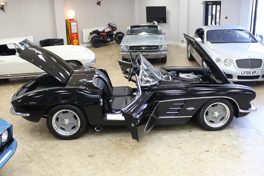 1961 chevrolet  corvette c1 restomod 350 v8 manual   fully restored huge spec  45jlxeq4a jpfq0k7546k