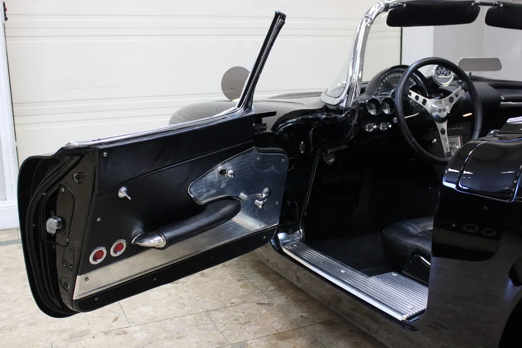 1961 chevrolet  corvette c1 restomod 350 v8 manual   fully restored huge spec  qn3ernksftkpt8oc1z7pz