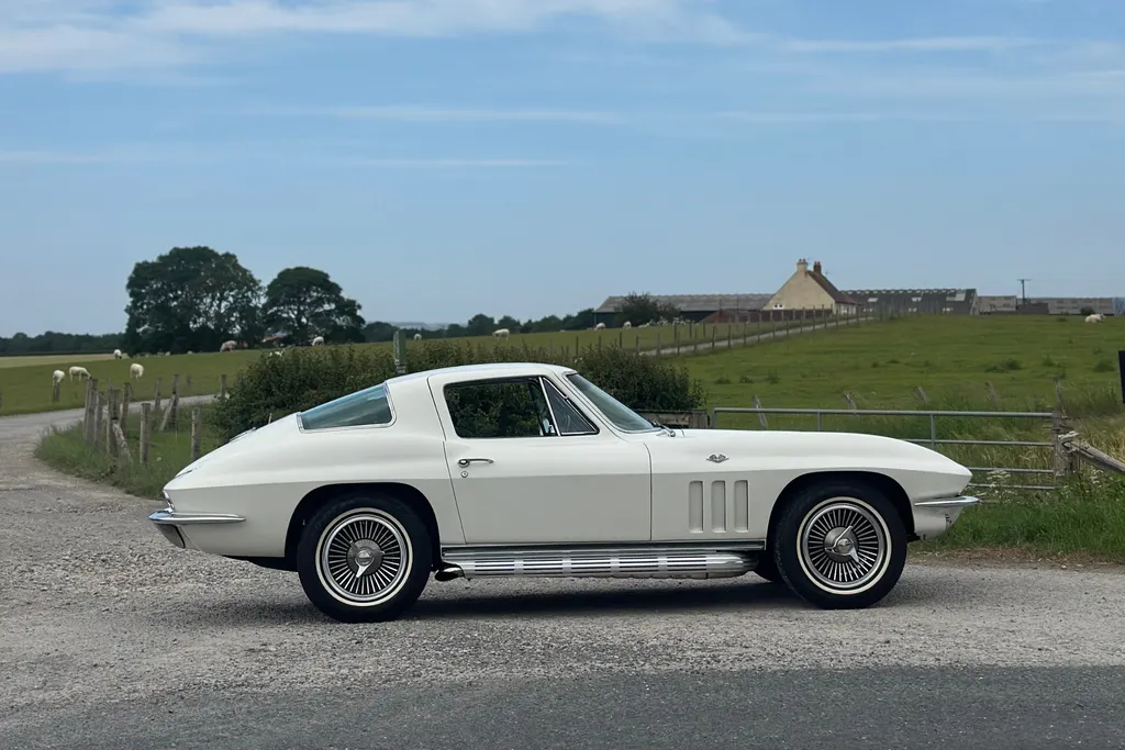 1966 chevrolet  corvette stingray c2 327 v8 manual   displayed at london concours  1y3v0igxbmy6wkshulmp 