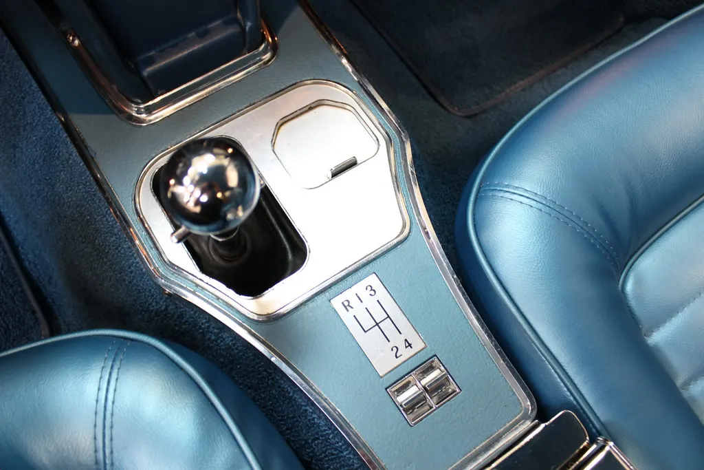 1966 chevrolet  corvette stingray c2 327 v8 manual   displayed at london concours  a7bfy 5kxglqdi5f5ji53