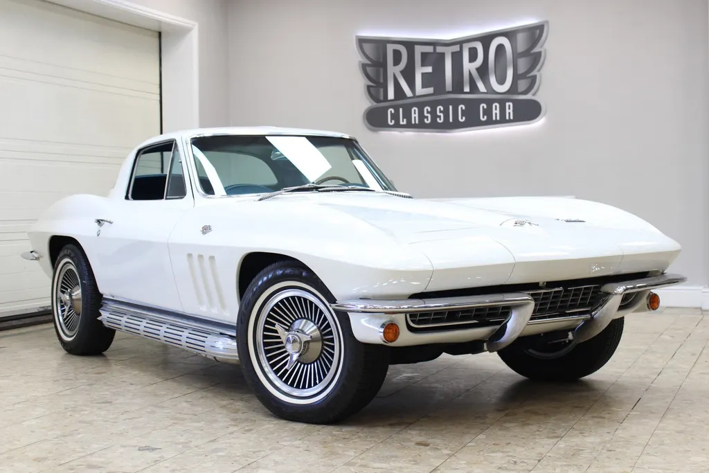 1966 chevrolet  corvette stingray c2 327 v8 manual   displayed at london concours  cfcsvth qd 2s ahuysca