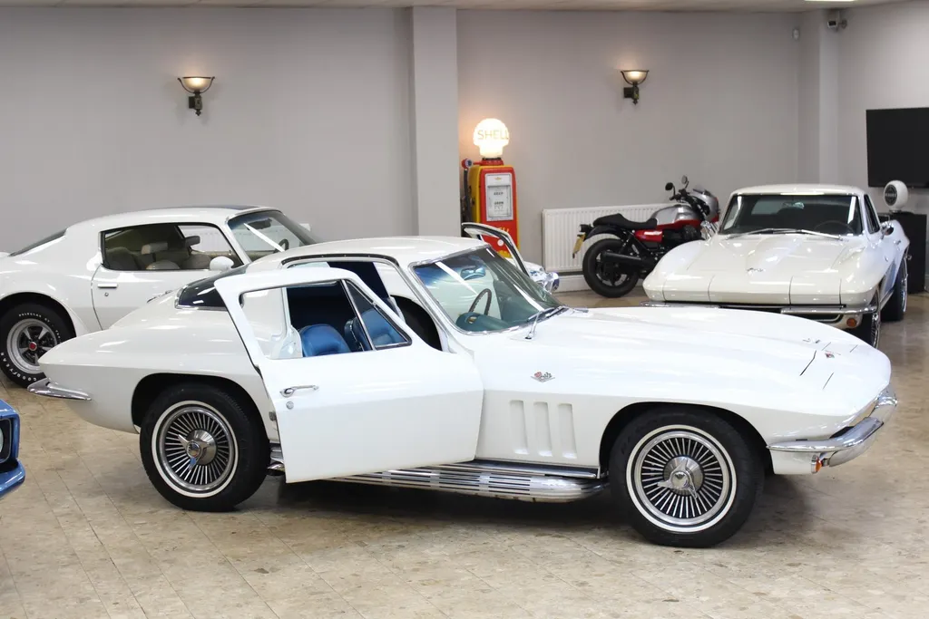 1966 chevrolet  corvette stingray c2 327 v8 manual   displayed at london concours  iuw6y5lctrgzanrxinr9s
