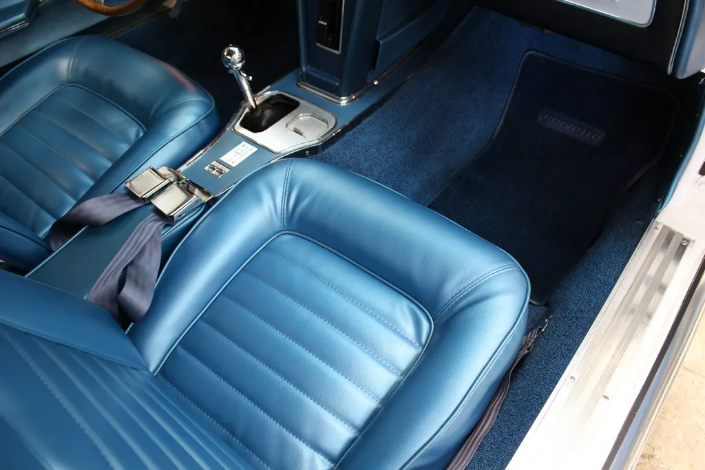 1966 chevrolet  corvette stingray c2 327 v8 manual   displayed at london concours  d6vitcnf0lxinwyetp30n