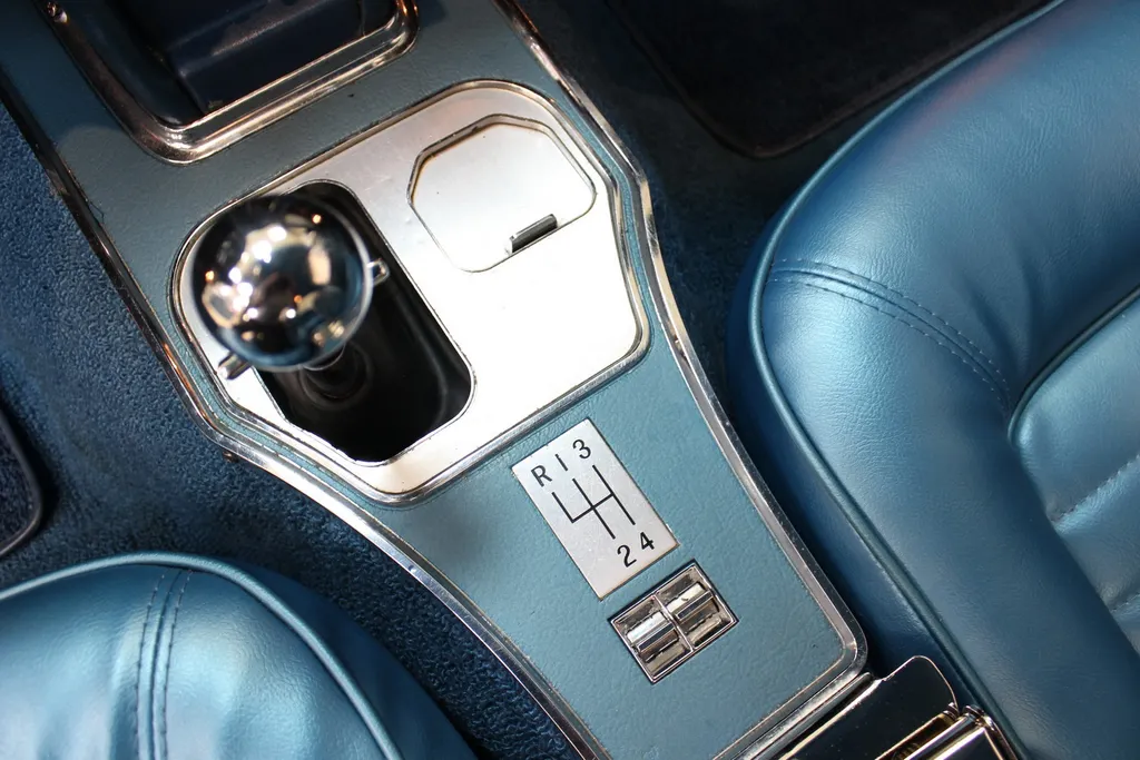 1966 chevrolet  corvette stingray c2 327 v8 manual   displayed at london concours  xnbaquhogtb7v80popijo