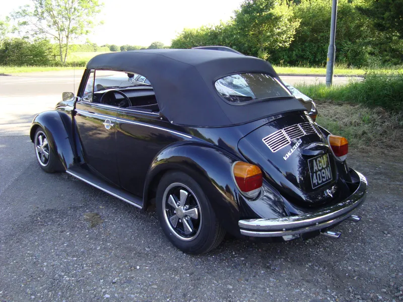 Volkswagen beetle 1303 karmann ghia tnsovpjdne2 ee7evu6d7